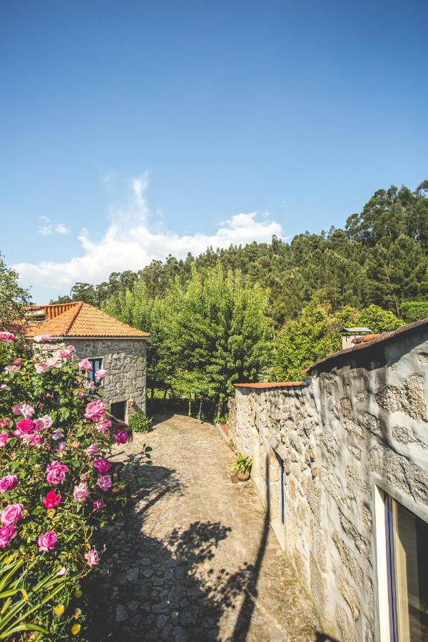 Out Of Town Hostel Castelo de Paiva Bagian luar foto