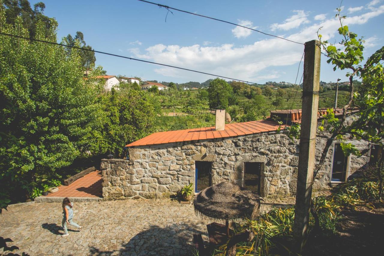 Out Of Town Hostel Castelo de Paiva Bagian luar foto