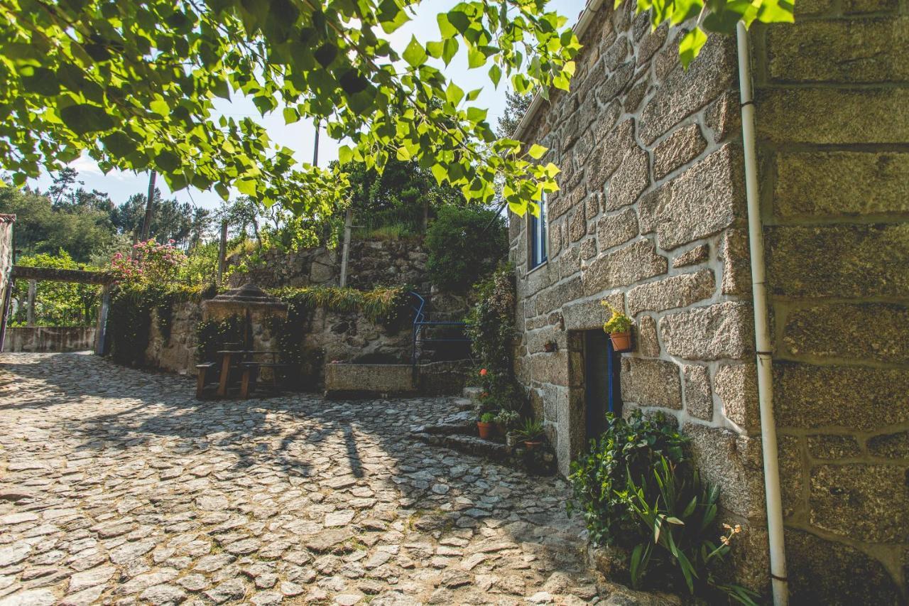 Out Of Town Hostel Castelo de Paiva Bagian luar foto