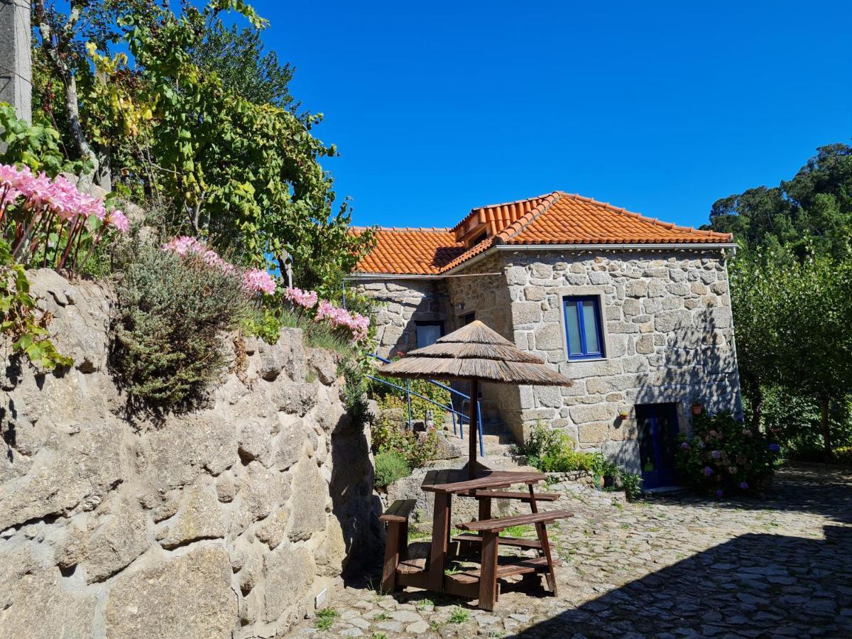 Out Of Town Hostel Castelo de Paiva Bagian luar foto